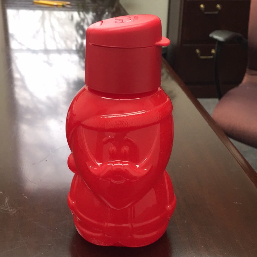 Tupperware eco SANTA water bottle